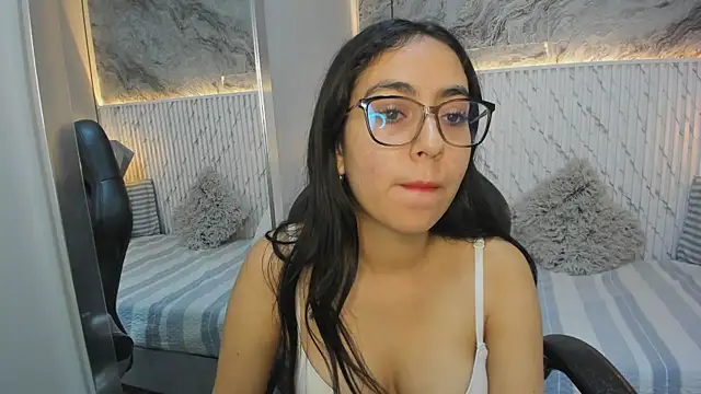 Snapshot of lucelly_15 chatting on November 25, 11:32 am lucelly 15 online show from November 25, 11:32 am
