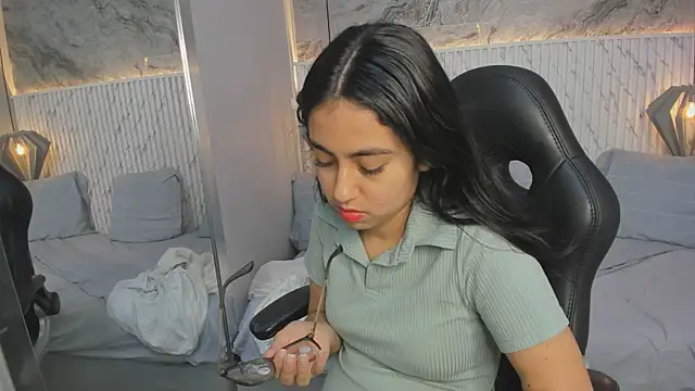 Snapshot of lucelly_15 chatting on November 26, 11:33 am lucelly 15 online show from November 26, 11:33 am