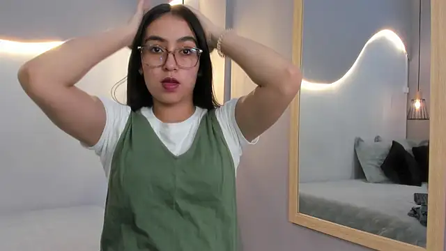Snapshot of lucelly_15 chatting on January 13, 11:48 am lucelly 15 online show from January 13, 11:48 am