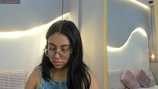 Snapshot of lucelly_15 chatting on January 18, 11:47 am lucelly 15 online show from January 18, 11:47 am