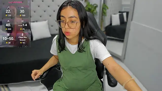 Snapshot of lucelly_15 chatting on February 4, 11:38 am lucelly 15 online show from February 4, 11:38 am
