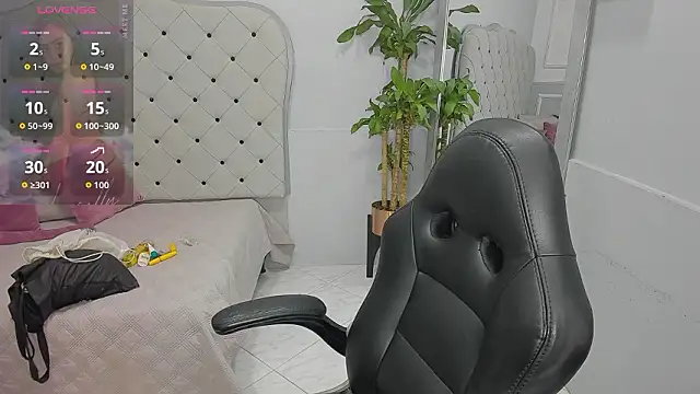 Snapshot of lucelly_15 chatting on February 12, 11:27 am lucelly 15 online show from February 12, 11:27 am