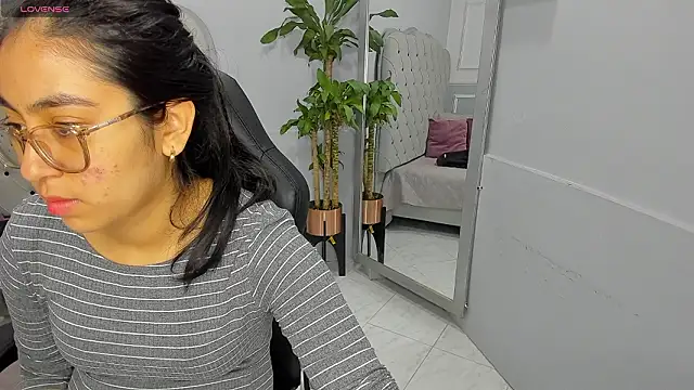 Snapshot of lucelly_15 chatting on February 13, 11:50 am lucelly 15 online show from February 13, 11:50 am