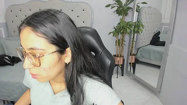 Snapshot of lucelly_15 chatting on February 22, 11:53 am lucelly 15 online show from February 22, 11:53 am