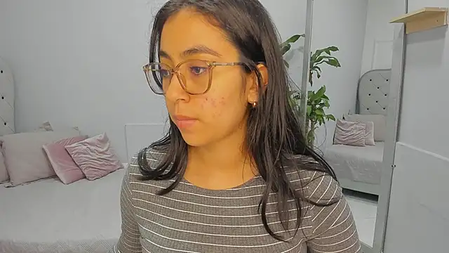 Snapshot of lucelly_15 chatting on February 28, 11:44 am lucelly 15 online show from February 28, 11:44 am