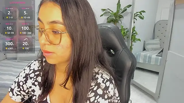 Snapshot of lucelly_15 chatting on March 11, 11:49 am lucelly 15 online show from March 11, 11:49 am