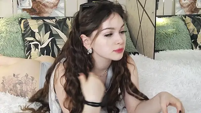 Snapshot of -Amora chatting on February 17, 5:43 pm -Amora online show from February 17, 5:43 pm