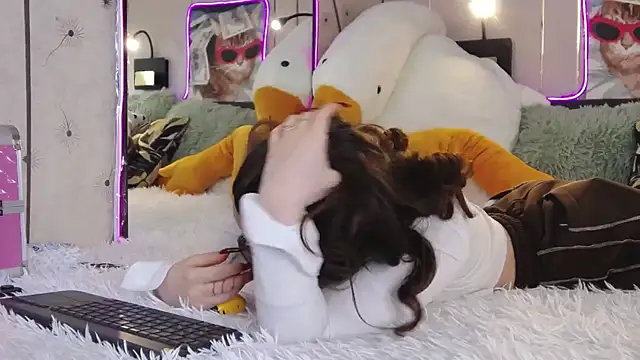 Snapshot of -Amora chatting on March 10, 11:10 am -Amora online show from March 10, 11:10 am