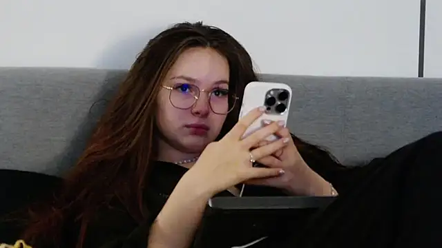 -Amora online show from February 15, 2:03 pm