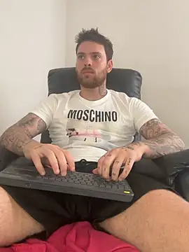 Snapshot of arnold_bekam chatting on May 29, 2:59 pm arnold bekam online show from May 29, 2:59 pm
