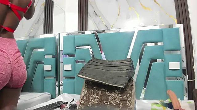 ebony valentina online show from December 1, 11:37 am