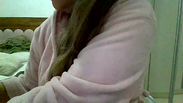 Snapshot of carioquinha_brasil chatting on October 10, 10:31 pm carioquinha brasil online show from October 10, 10:31 pm