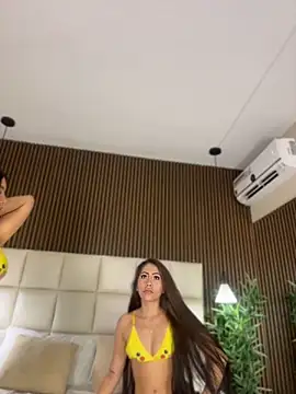 MelanieHillss online show from May 3, 5:24 am