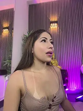 MelanieHillss online show from August 4, 4:37 am