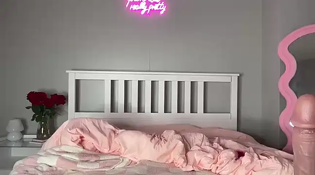 meggsworld online show from February 18, 1:32 am