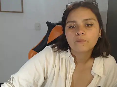 Snapshot of maalamaria444 chatting on December 16, 12:26 am maalamaria444 online show from December 16, 12:26 am