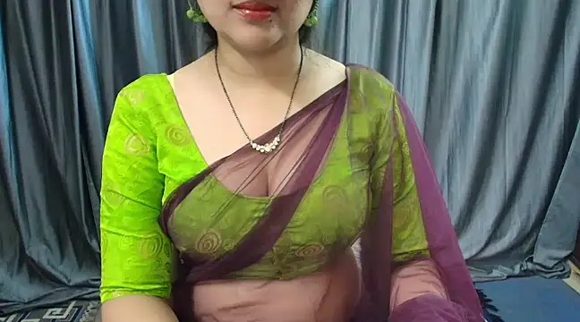 Snapshot of goldiwets chatting on February 17, 3:47 am goldiwets online show from February 17, 3:47 am