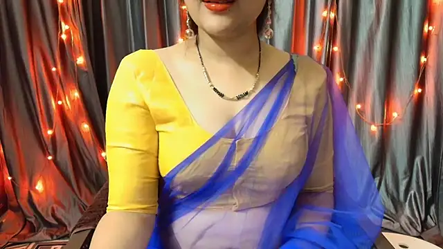 Snapshot of goldiwets chatting on November 1, 2:35 am goldiwets online show from November 1, 2:35 am