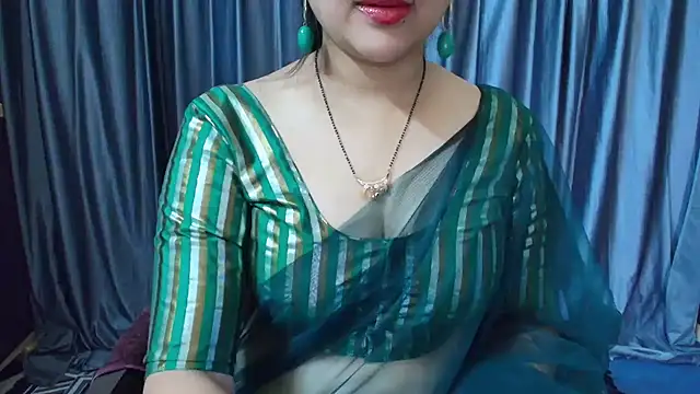 Snapshot of goldiwets chatting on November 6, 4:02 am goldiwets online show from November 6, 4:02 am