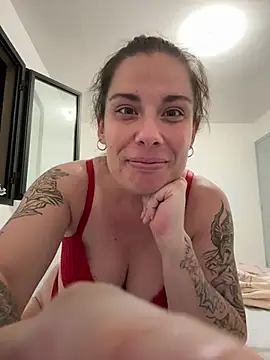 Snapshot of Lar0uch chatting on March 10, 5:50 pm Lar0uch online show from March 10, 5:50 pm