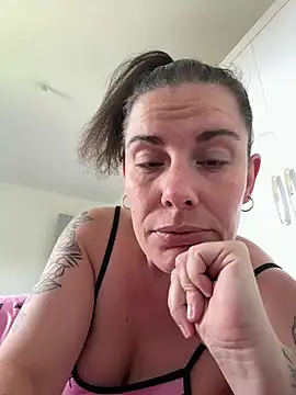 Snapshot of Lar0uch chatting on March 20, 6:08 am Lar0uch online show from March 20, 6:08 am