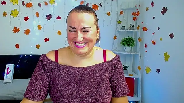 Snapshot of DianaMGG chatting on December 2, 6:36 pm DianaMGG online show from December 2, 6:36 pm