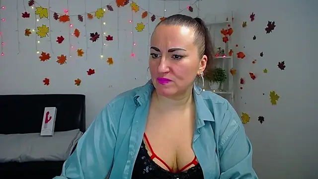 Snapshot of DianaMGG chatting on December 3, 6:28 pm DianaMGG online show from December 3, 6:28 pm