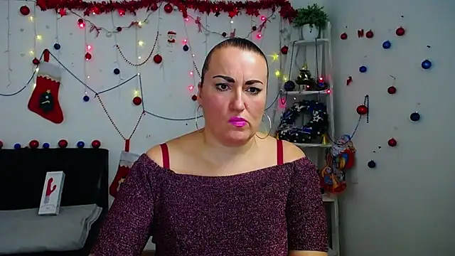 Snapshot of DianaMGG chatting on December 5, 7:10 pm DianaMGG online show from December 5, 7:10 pm