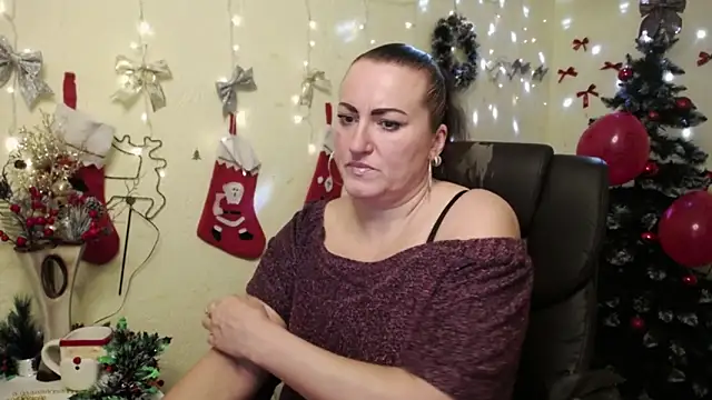 Snapshot of DianaMGG chatting on December 14, 7:07 pm DianaMGG online show from December 14, 7:07 pm