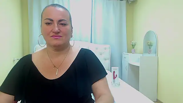 Snapshot of DianaMGG chatting on May 28, 5:27 am DianaMGG online show from May 28, 5:27 am