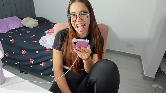 Snapshot of Greciaruiz_ chatting on November 15, 1:03 am Greciaruiz online show from November 15, 1:03 am