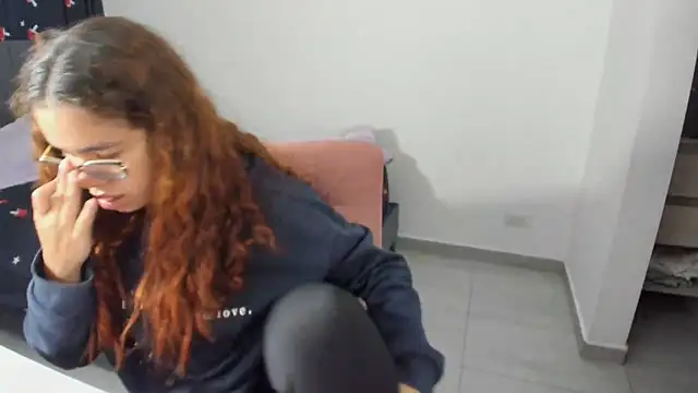 Snapshot of Greciaruiz_ chatting on November 24, 12:43 am Greciaruiz online show from November 24, 12:43 am