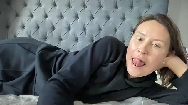 Snapshot of eatmypie69 chatting on September 30, 9:25 am eatmypie69 online show from September 30, 9:25 am