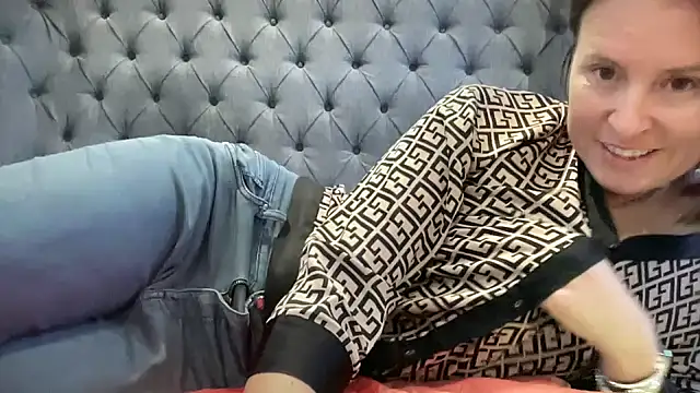 eatmypie69 online show from November 7, 8:58 am