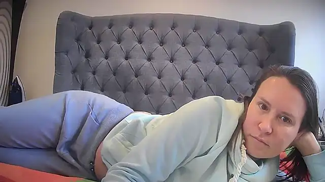 Snapshot of eatmypie69 chatting on February 5, 9:58 am eatmypie69 online show from February 5, 9:58 am