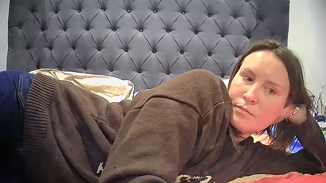 Snapshot of eatmypie69 chatting on February 22, 7:23 pm eatmypie69 online show from February 22, 7:23 pm