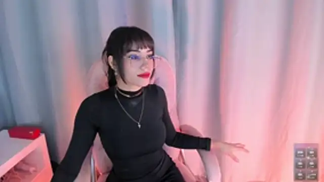 daenerysar5 online show from October 18, 1:12 pm