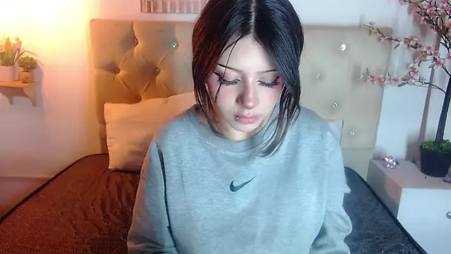 fyreandfox  online show from November 2, 8:44 pm