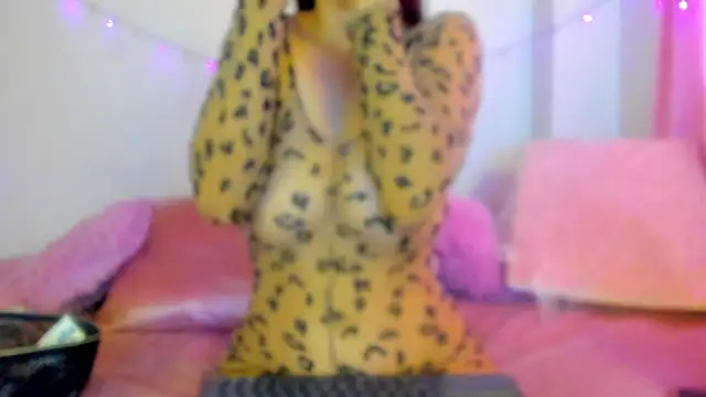 Snapshot of Danna_Myst chatting on November 10, 12:26 pm Danna Myst online show from November 10, 12:26 pm