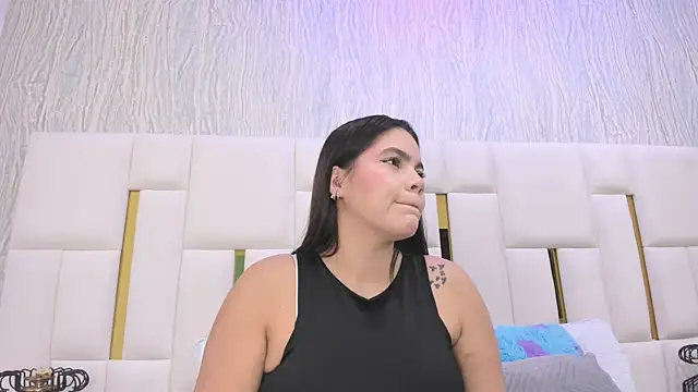 Snapshot of hillary_uckerman_ chatting on July 30, 11:31 am hillary uckerman online show from July 30, 11:31 am