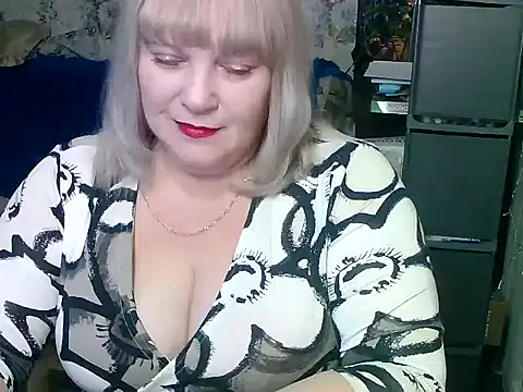 Snapshot of FlowerButterf chatting on March 5, 7:49 pm FlowerButterf online show from March 5, 7:49 pm