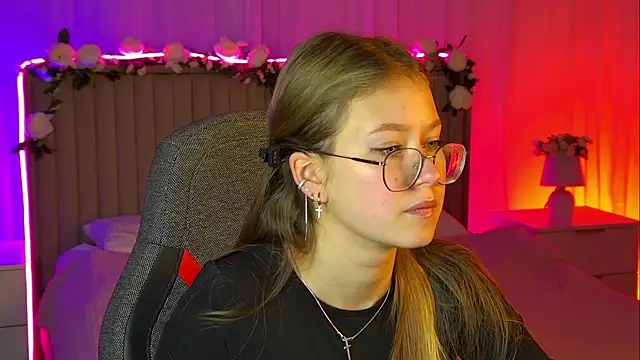 EveMundie online show from October 31, 9:21 am