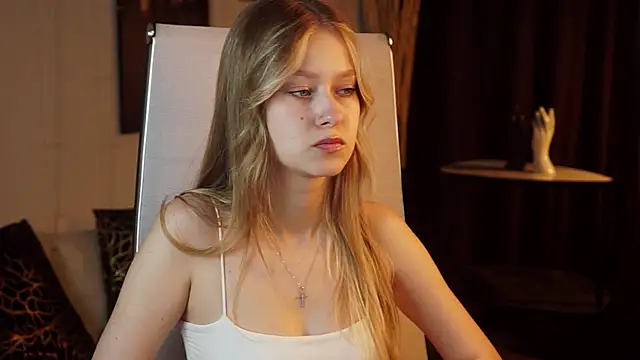Snapshot of EveMundie chatting on June 16, 12:19 pm EveMundie online show from June 16, 12:19 pm