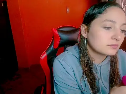 Daianna m  online show from April 22, 5:36 pm