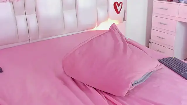 Snapshot of KathaDias chatting on September 19, 4:58 am KathaDias online show from September 19, 4:58 am