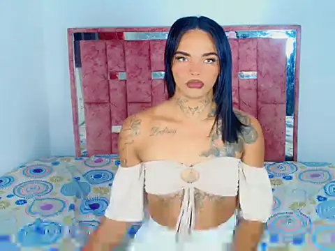 Snapshot of cherry_crushx chatting on November 24, 4:01 am cherry crushx online show from November 24, 4:01 am