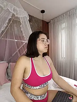 Snapshot of EmmaSulivan chatting on February 27, 3:59 pm EmmaSulivan online show from February 27, 3:59 pm
