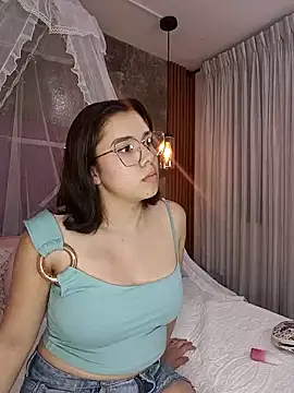 Snapshot of EmmaSulivan chatting on March 3, 11:03 pm EmmaSulivan online show from March 3, 11:03 pm