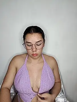 Snapshot of EmmaSulivan chatting on March 9, 2:39 am EmmaSulivan online show from March 9, 2:39 am