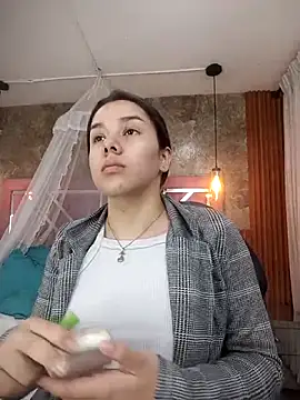 Snapshot of EmmaSulivan chatting on October 1, 12:00 pm EmmaSulivan online show from October 1, 12:00 pm